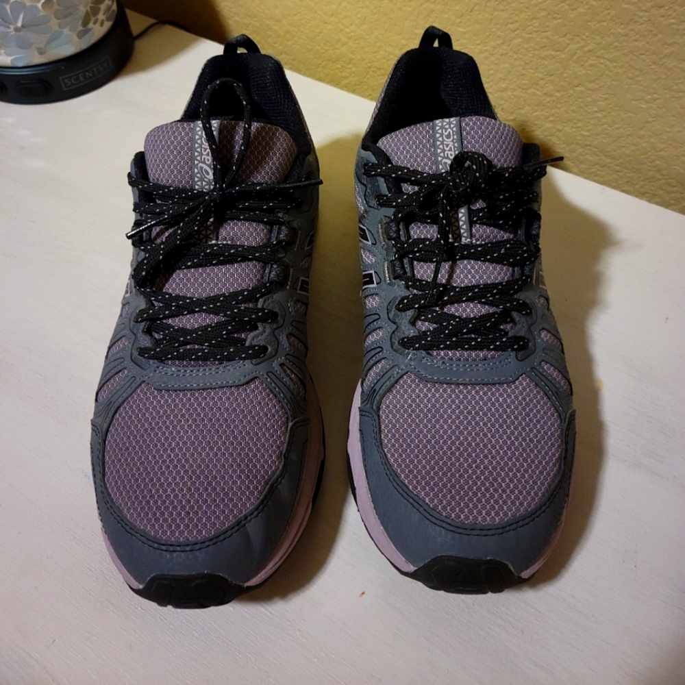 Asics women's size 9 athletic shoe